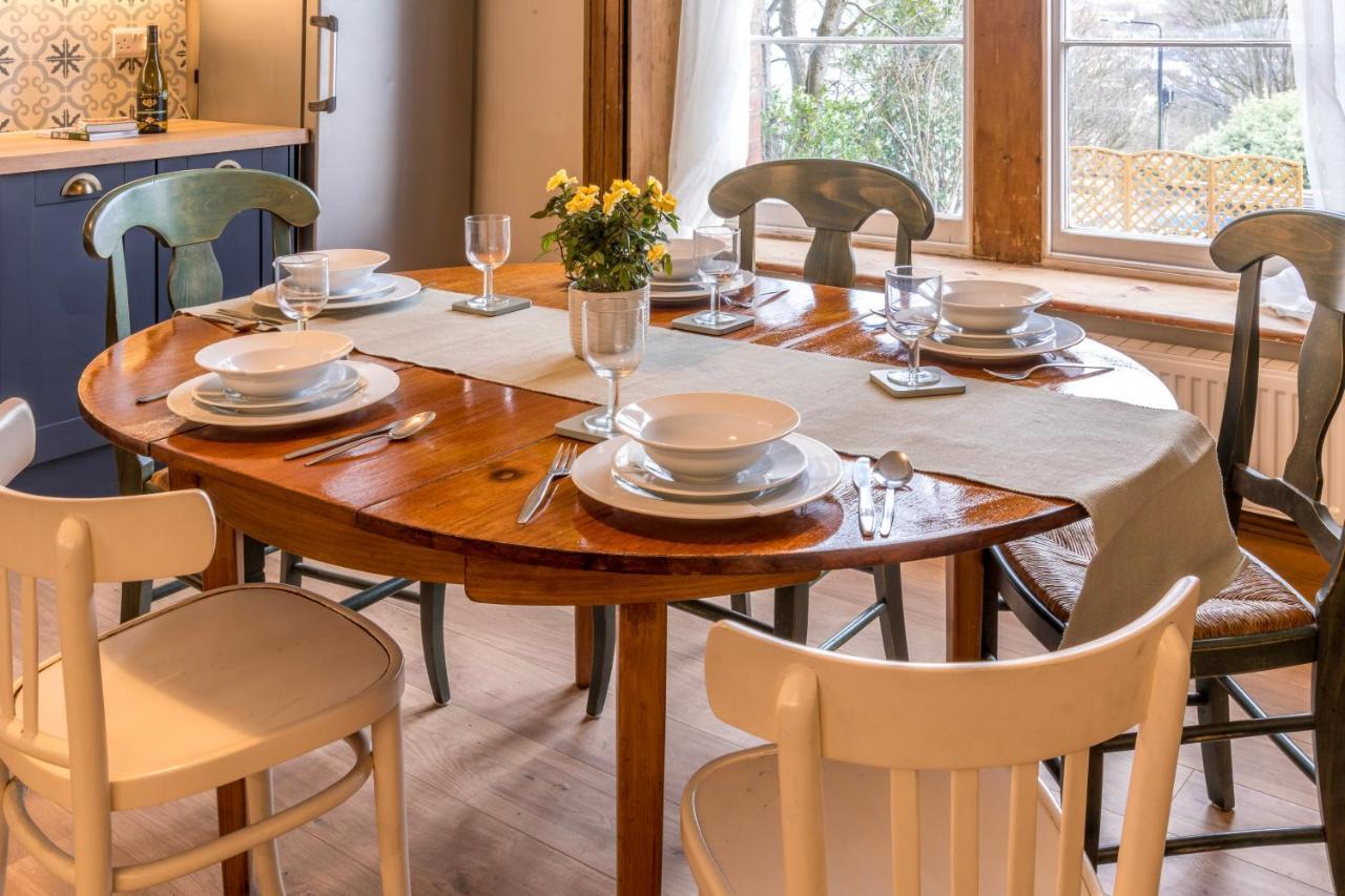 Ferienhaus Stylish 12-bed House In - With Parking & Wi-fi