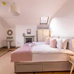 Stylish 12-Bed House In Bristol City - With Parking & Wi-Fi
