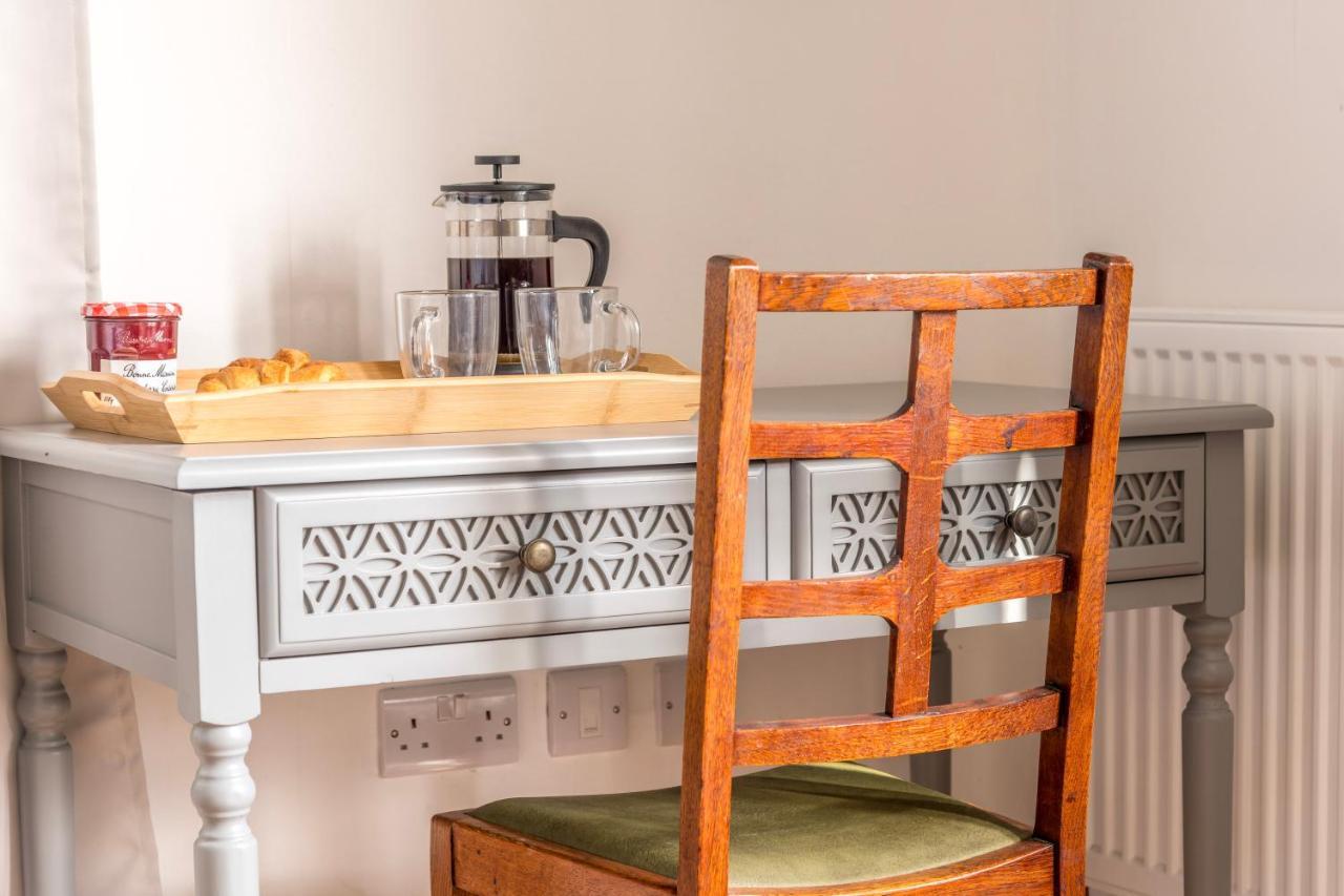 Stylish 12-bed House In - With Parking & Wi-fi Сasa de vacaciones