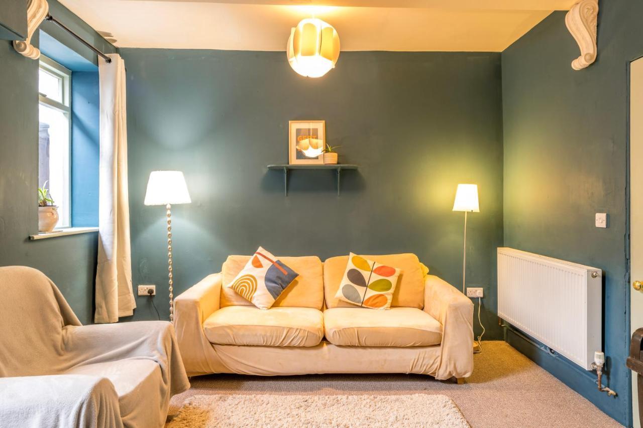 Stylish 12-bed House In - With Parking & Wi-fi Сasa de vacaciones