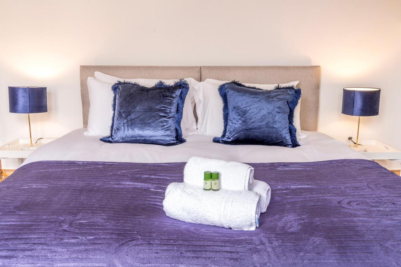 Stylish 12-bed House In - With Parking & Wi-fi Сasa de vacaciones Bristol