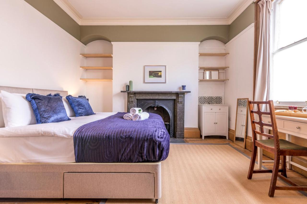 Stylish 12-bed House In - With Parking & Wi-fi * Bristol